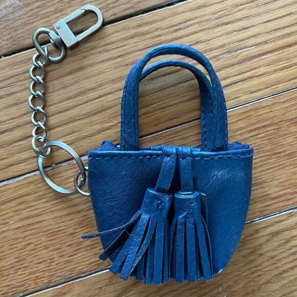 Paw Print Jewelry: 1 Ring, 3 Earrings - Picture 7 of 8